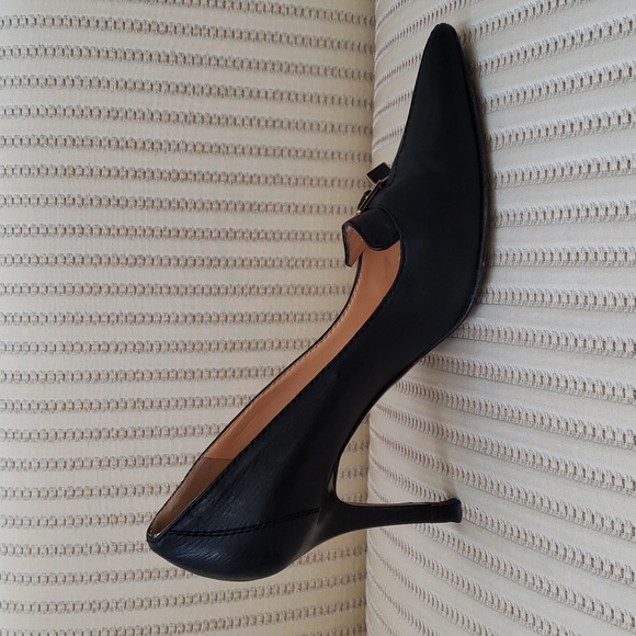 LOUIS VUITTON PUMPS WITH LV CUBE CHARM - Picture 6 of 11